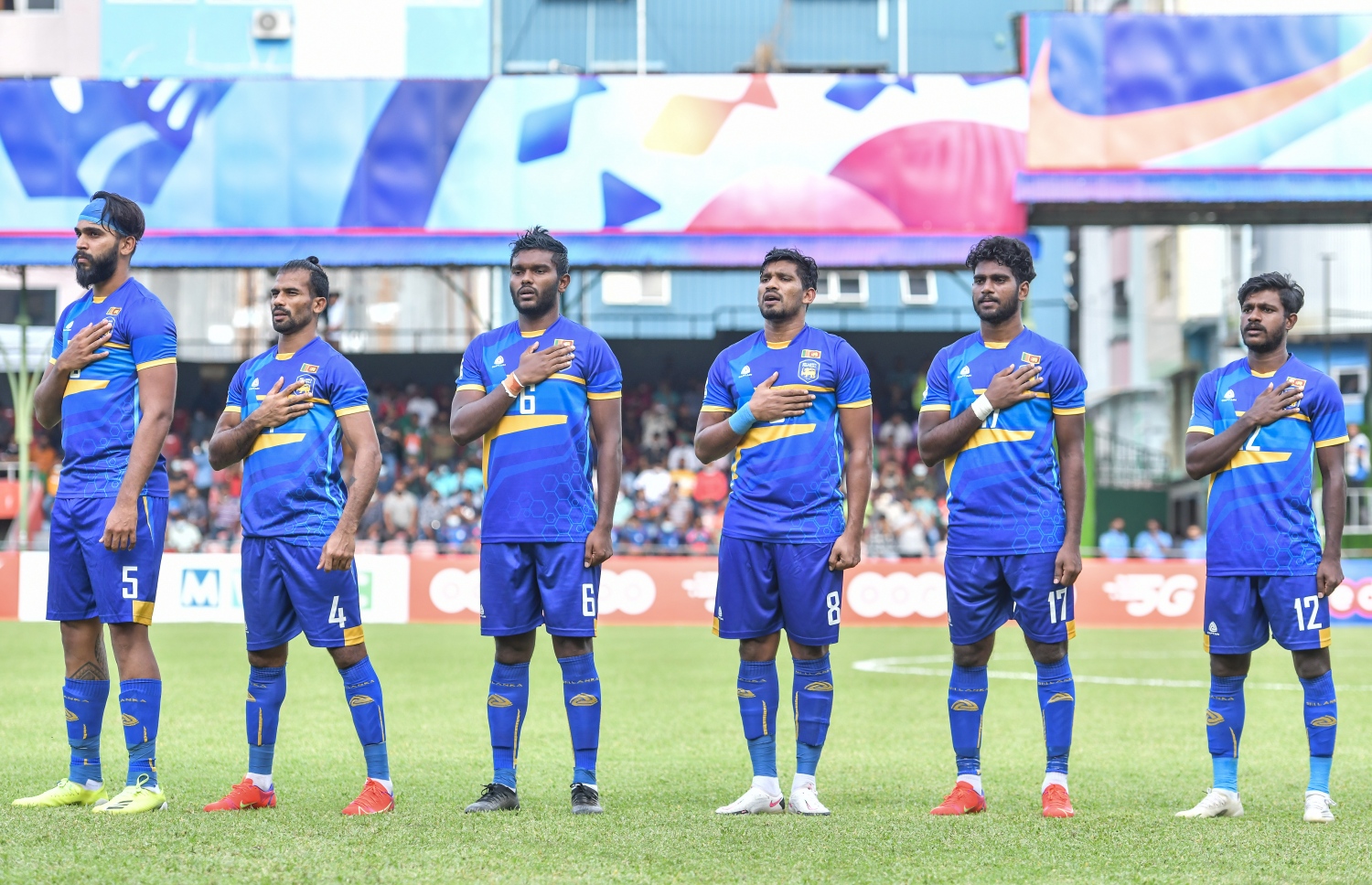 މާލެ- އޮކްޓޯބަރ 1، 2021: އުރީދޫ ސާފް ޗެމްޕިއަންޝިޕްގެ ފުރަތަމަ މެޗުގައި މިއަދު ސްރީ ލަންކާ އާއި ބަންގްލްދޭޝް ބައްދަލުކުރި މެޗުގެ ތެރެއިން، މިމެޗު  1-0 އިން މޮޅުވެ، ބަންގްލްދޭޝް ވަނީ މުބާރާތުގެ ފެށުން ރަނގަޅުކޮށްފައި--.ފޮޓޯ: ނިޝާން އަލީ/މިހާރު