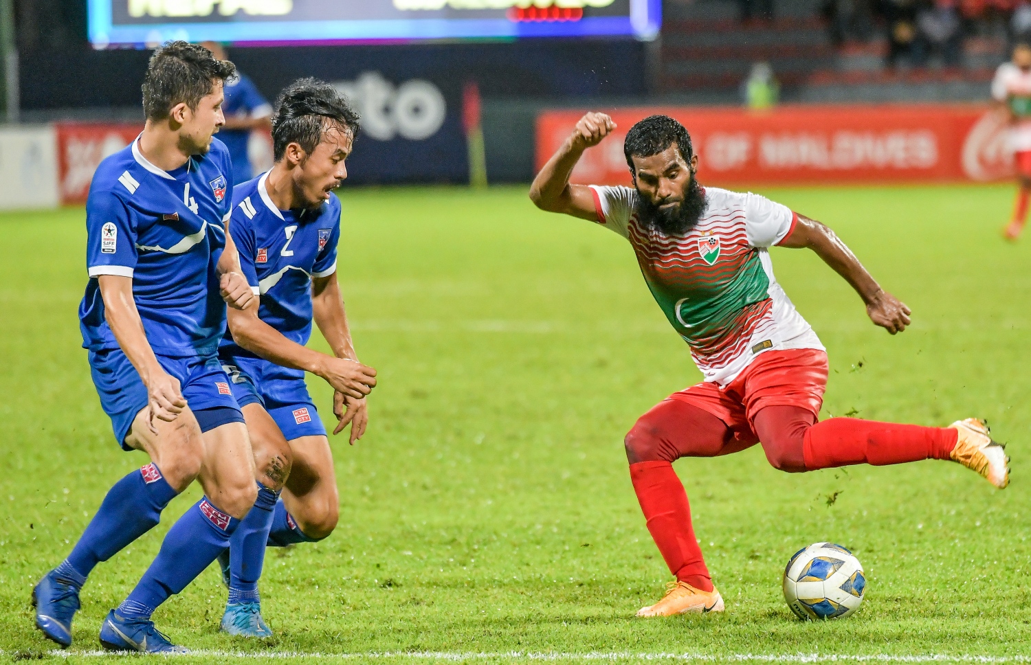 މާލެ- އޮކްޓޯބަރ 1، 2021: އުރީދޫ ސާފް ޗެމްޕިއަންޝިޕްގައި މިރޭ ރާއްޖެ އާއި ނޭޕާލް ކުޅުނު މެޗުގެ ތެރެއިން، މިމެޗު 1-0 ގެ ނަތީޖާއުކުން ކާމިޔާބުކުރީ ނޭޕާލް-. ފޮޓޯ: ނިޝާން އަލީ / މިހާރު