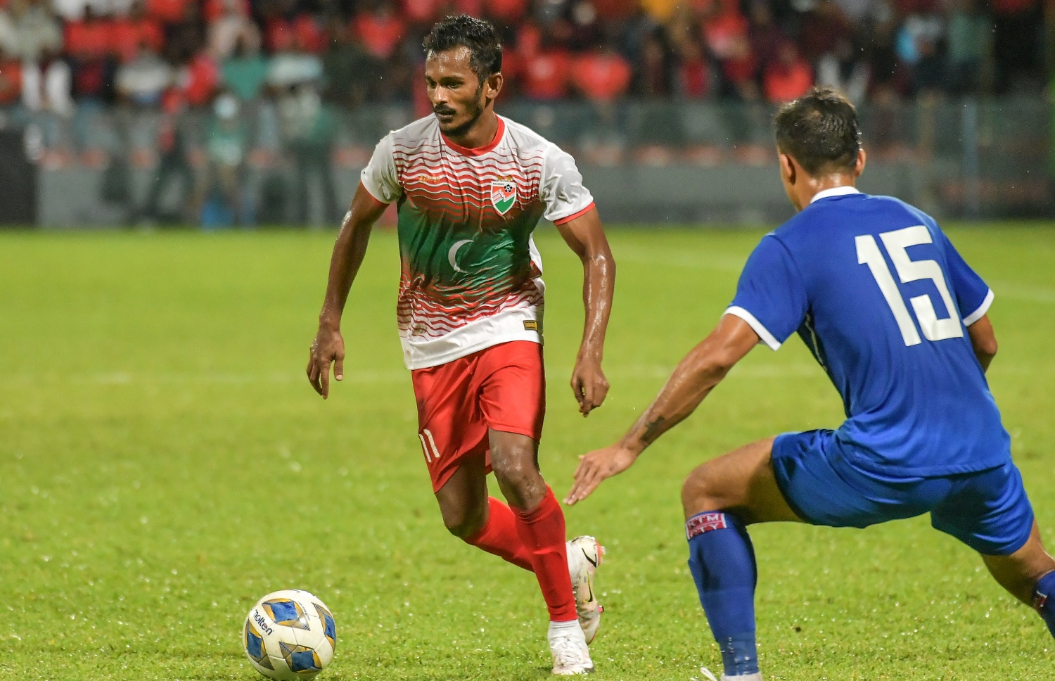 ރާއްޖެ އާއި ނޭޕާލް ކުޅުނު މެޗުގައި ރާއްޖޭގެ އަލީ ފާސިރު ސެންޓޭ(ވ) ބޯޅަ ހިފައިގެން ދާން މަސައްކަތް ކުރަނީ --- ފޮޓޯ: ނިޝާން އަލީ/މިހާރު