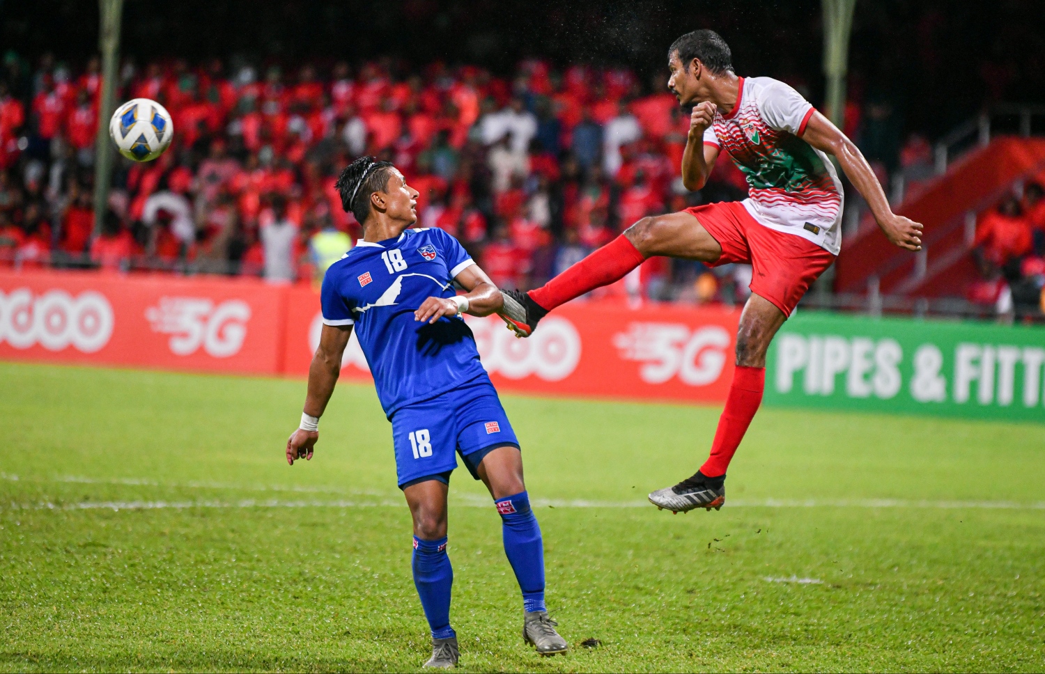 މާލެ- އޮކްޓޯބަރ 1، 2021: އުރީދޫ ސާފް ޗެމްޕިއަންޝިޕްގައި މިރޭ ރާއްޖެ އާއި ނޭޕާލް ކުޅުނު މެޗުގެ ތެރެއިން، މިމެޗު 1-0 ގެ ނަތީޖާއުކުން ކާމިޔާބުކުރީ ނޭޕާލް-. ފޮޓޯ: ފަޔާޒް މޫސާ / މިހާރު