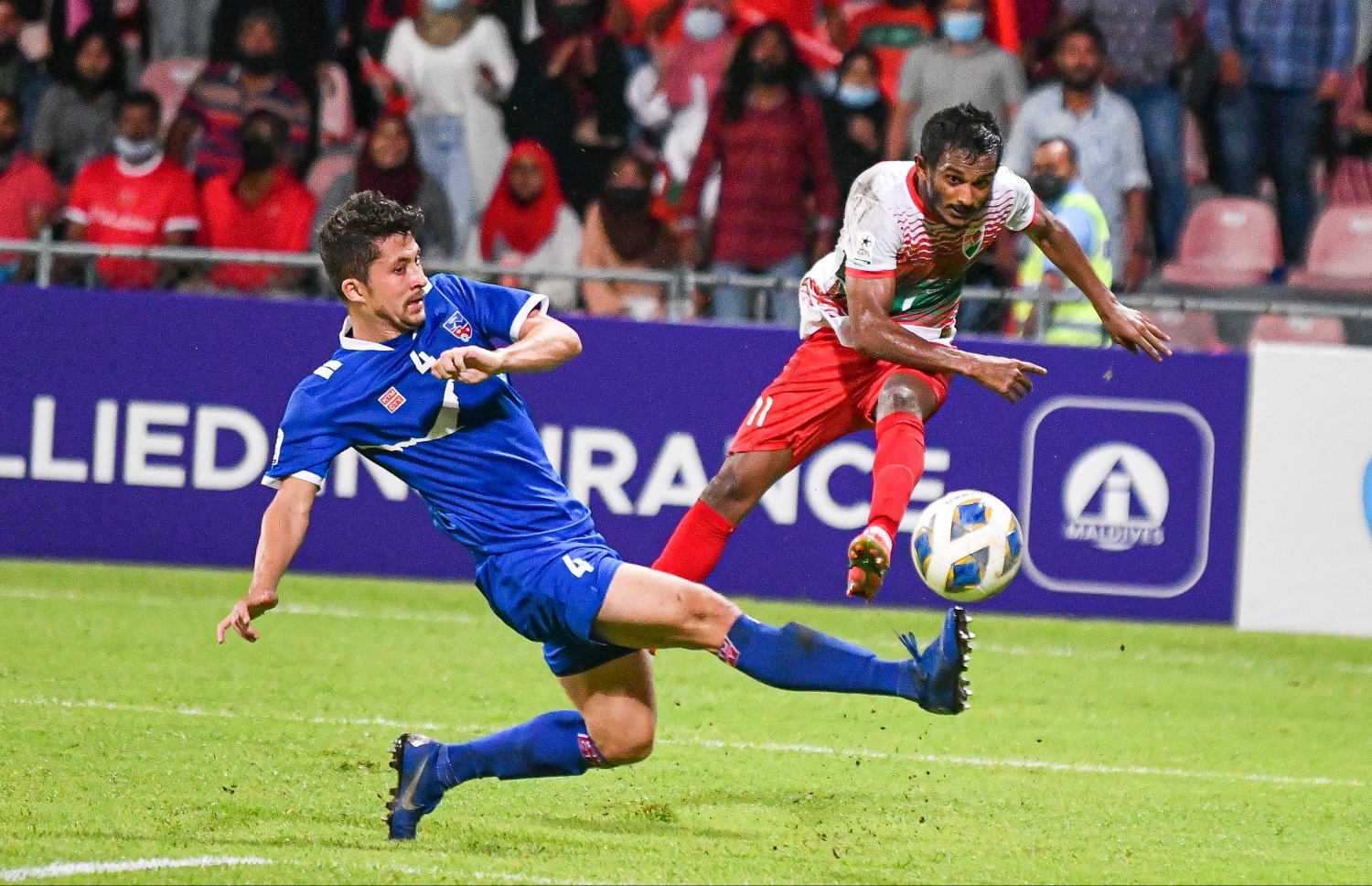 މާލެ- އޮކްޓޯބަރ 1، 2021: އުރީދޫ ސާފް ޗެމްޕިއަންޝިޕްގައި މިރޭ ރާއްޖެ އާއި ނޭޕާލް ކުޅުނު މެޗުގެ ތެރެއިން، މިމެޗު 1-0 ގެ ނަތީޖާއުކުން ކާމިޔާބުކުރީ ނޭޕާލް-. ފޮޓޯ: ފަޔާޒް މޫސާ / މިހާރު