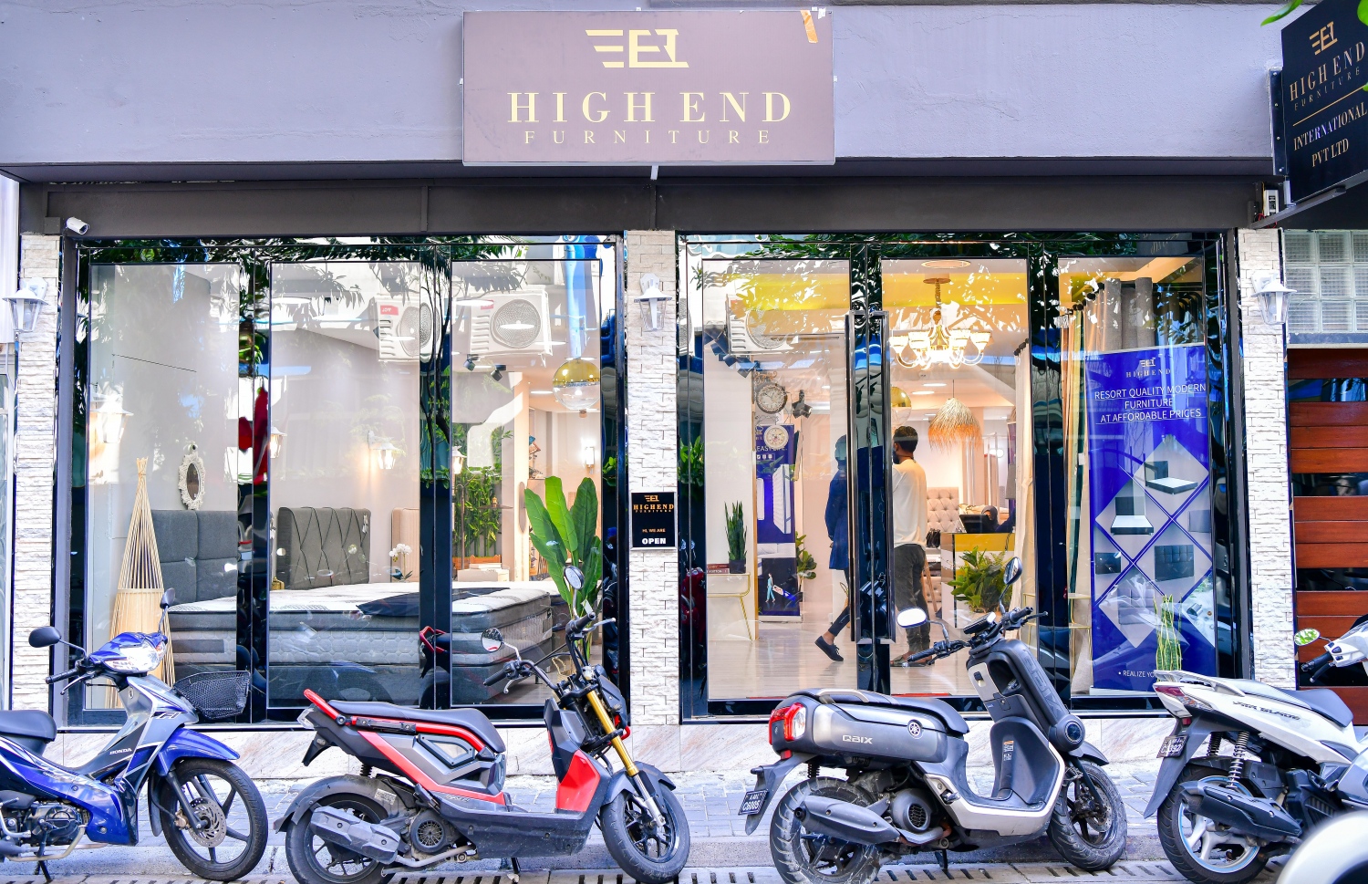 ހައި އެންޑް ފަރުނީޗަރުގެ އާ ފިހާރަ. މި ފިހާރަ ހުޅުވާފައި ހުރީ މެދު ޒިޔާރަތް މަގުގައި--ފޮޓޯ:މިހާރު