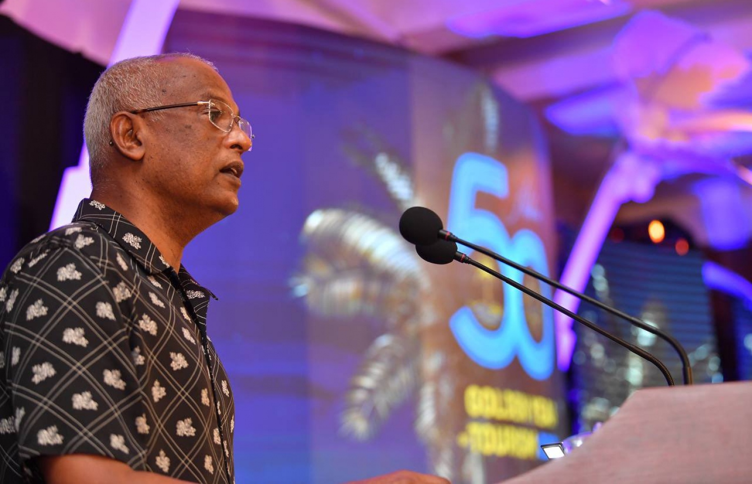 ޓޫރިޒަމަށް 50 އަހަރު ފުރުން ފާހަގަ ކުރުމަށް ކައުންޓްޑައުން ފެށުމުގެ ގޮތުން ބޭއްވި ހަފްލާގައި ރައީސް ވާހަކަފުޅު ދައްކަވަނީ-- ފޮޓޯ: ރައީސް އޮފީސް