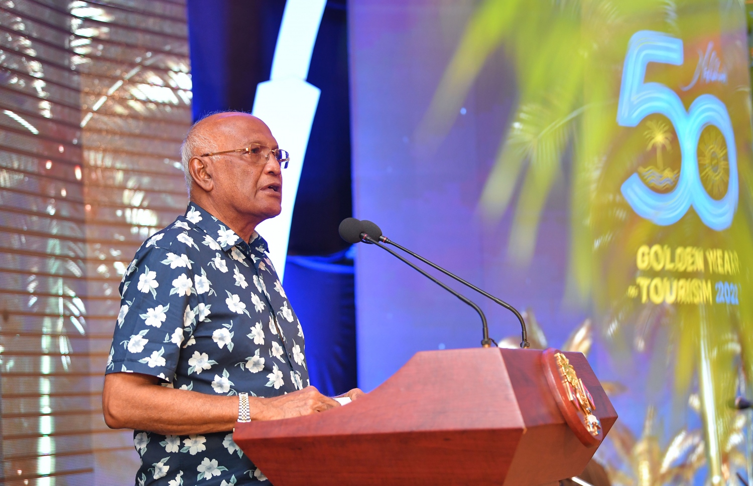 ރާއްޖެ އަށް ޓޫރިސްޓުން ގެނައުމުގައި އެންމެ ފުރަތަމަ މަސައްކަތް ކުރެއްވި ބޭފުޅުންގެ ތެރޭގައި ހިމެނޭ ނަސީމް ރޭ ވާހަކަ ދައްކަވަނީ.---ފޮޓޯ: ރައީސް އޮފީސް