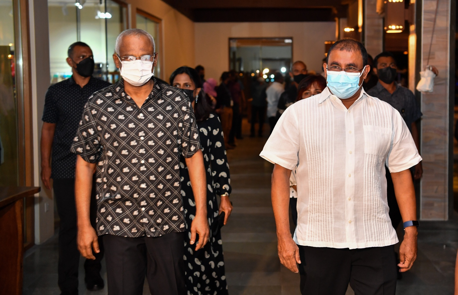 ކުރުނބާ މޯލްޑިވްސް: އޮކްޓޯބަރު 4، 2021: ރާއްޖޭގެ ޓޫރިޒަމުގެ ރަންޔޫބީލްގެ ކައުންޓްޑައުން ހަފުލާގައި ރައީސް އިބްރާހިމް މުހައްމަދު ސޯލިހާއި ޓޫރިޒަމް މިނިސްޓަރު އަބްދުﷲ މައުސޫމް ވަޑައިގަންނަވަނީ.-- ފޮޓޯ: ރައީސް އޮފީސް