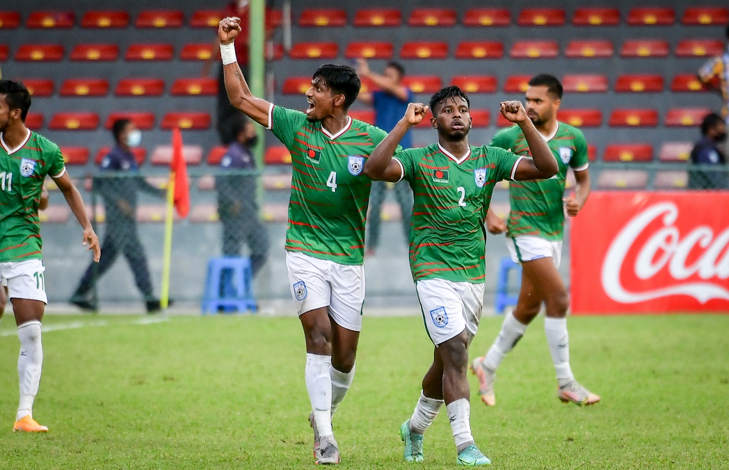 މާލެ- އޮކްޓޯބަރ 4، 2021: އުރީދޫ ސާފް ޗެމްޕިއަންޝިޕްގައި މިއަދު އިންޑިއާ އާއި ބަންގްލްދޭޝް ބައްދަލުކުރި މެޗުގެ ތެރެއިން، ދެ ވަނަ ހާފްގެ ބޮޑުބައި އެއް ކުޅުންތެރިއަކު މަދުކޮށް ކުޅުނު ބަންގްލަދޭޝް އިން ވަނީ މުބާރާތުގެ އެންމެ ކާމިޔާބު ޓީމު އިންޑިއާއާ 1-1 އިން އެއްވަރުކޮށްފައި--. ފޮޓޯ: ނިޝާން އަލީ/މިހާރު