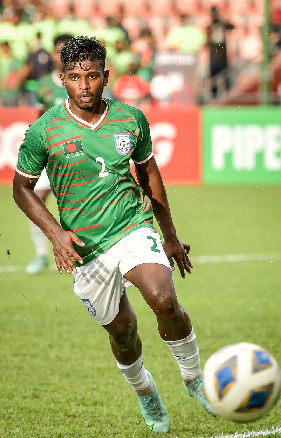 މާލެ- އޮކްޓޯބަރ 4، 2021: އުރީދޫ ސާފް ޗެމްޕިއަންޝިޕްގައި މިއަދު އިންޑިއާ އާއި ބަންގްލްދޭޝް ބައްދަލުކުރި މެޗުގެ ތެރެއިން، ދެ ވަނަ ހާފްގެ ބޮޑުބައި އެއް ކުޅުންތެރިއަކު މަދުކޮށް ކުޅުނު ބަންގްލަދޭޝް އިން ވަނީ މުބާރާތުގެ އެންމެ ކާމިޔާބު ޓީމު އިންޑިއާއާ 1-1 އިން އެއްވަރުކޮށްފައި--. ފޮޓޯ: ނިޝާން އަލީ/މިހާރު