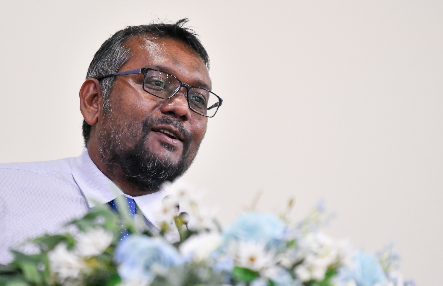 ސީއޭ މޯލްޑިވްސް އާއި އިކޮނޮމިކް މިނިސްޓްރީއާ ދެމެދު އެއްބަސްވުމުގައި ސޮއިކުރުމަށް ބޭއްވި ރަސްމިއްޔާތުގައި މިނިސްޓަރު ފައްޔާޒު ވާހަކަދައްކަވަނީ-- ފޮޓޯ: ނިޝާން އަލީ/މިހާރު