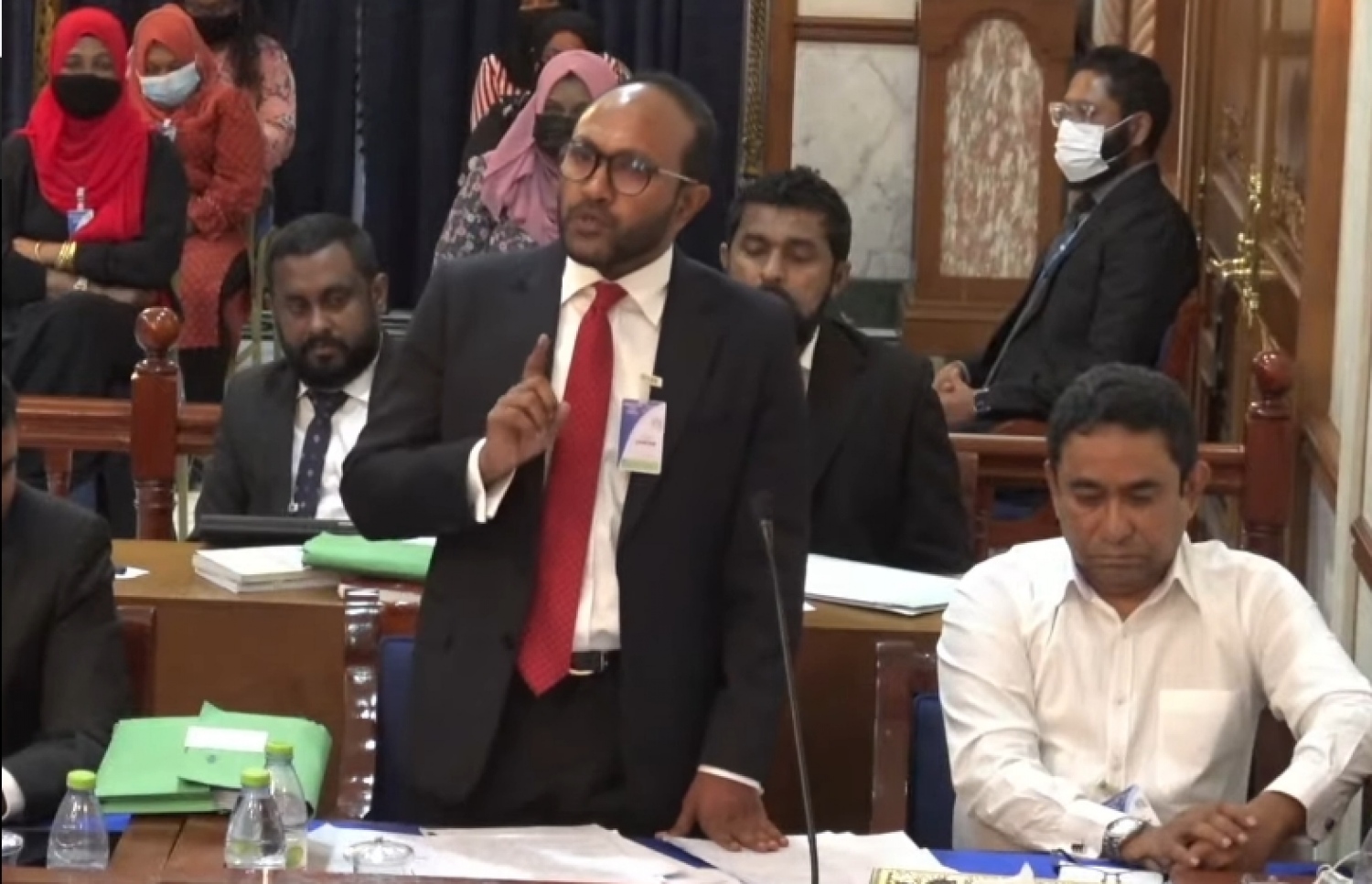 މިއަދު ސުޕްރީމް ކޯޓުގައި ބޭއްވި އަޑުއެހުމުގައި ޔާމީންގެ ވަކީލު ޑރ. މުހައްމަދު ޖަމީލު އަހުމަދު ވާހަކ ދައްކަވަނީ --