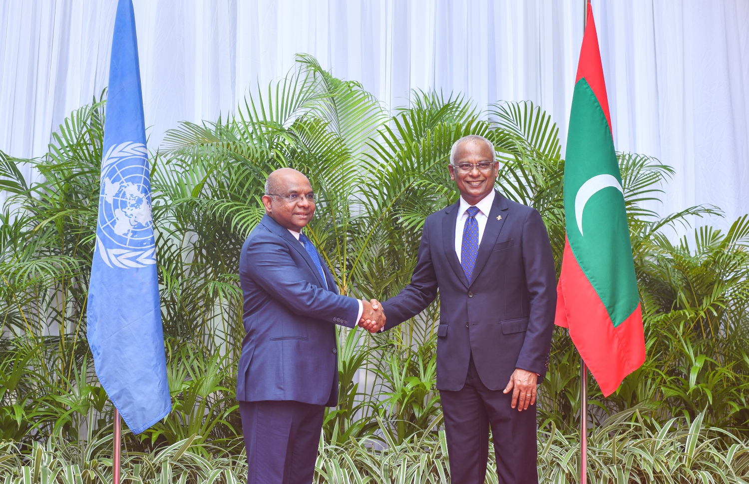 ރައީސް އިބްރާހިމް މުހައްމަދު ސޯލިހާއި އދ. ގެ އާންމު މަޖިލީހުގެ ރައިސް ޝާހިދު މިއަދު ރައީސް އޮފީހުގައި ސަލާމް ކުރައްވަނީ.---ފޮޓޯ: ފަޔާޒް މޫސާ