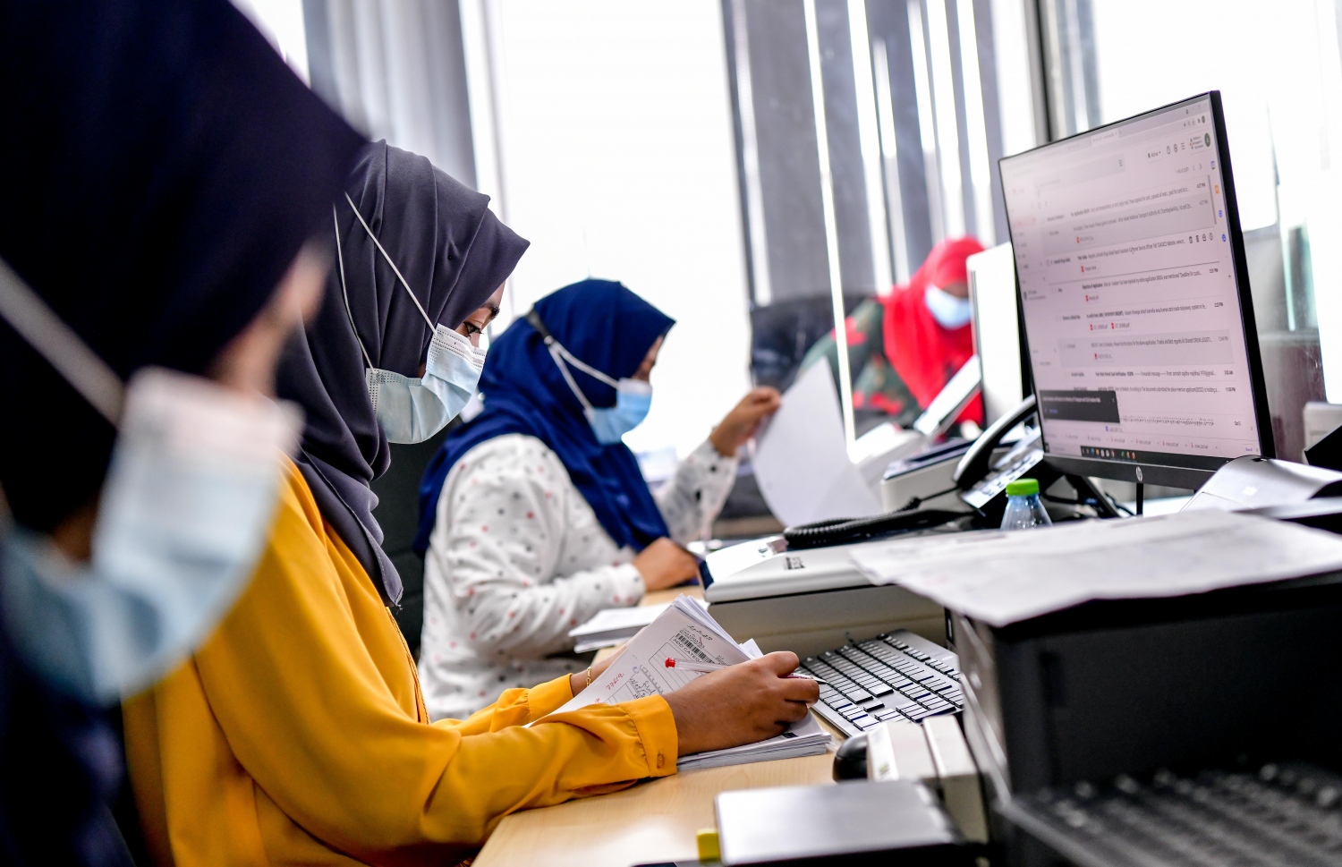 ޓްރާންސްޕޯޓް އޮތޯރިޓީގެ މުވައްޒަފުންތަކެއް މަސައްކަތުގައި. -- ފޮޓޯ: ނިޝާން އަލީ/ މިހާރު