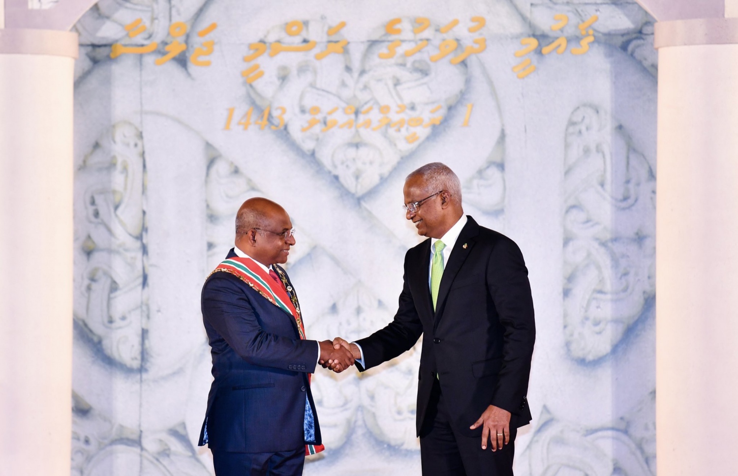 އދ. ގެ އާންމު މަޖިލީހުގެ ރައީސް އަދި ރާއްޖޭގެ ފޮރިން މިނިސްޓަރު ޝާހިދަށް ރައީސް އިބްރާހިމް މުހައްމަދު ސޯލިހަށް ދައުލަތުގެ އިއްޒަތް މިރޭ އެރުވުމަށް ފަހު އޭނާއާ ސަލާމް ކުރައްވައި މަރުހަބާ ދަންނަވަނީ.---ފޮޓޯ: ރައީސް އޮފީސް