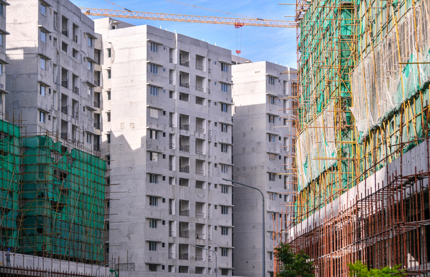 ހުޅުމާލެ: އޮކްޓޫބަރު 7، 2021- ހުޅުމާލޭ ދެވަނަ ފިޔަވަހީގައި އިމާރާތް ކުރަމުން އަންނަ "ވިނަރެސް" ފްލެޓްތައް: ކޮވިޑާ ގުޅިގެން އެކި ގޮތްގޮތުން ކުރިމަތިވި ދަތިތަކާ ހެދި އެ މަސައްކަތް އެއްކޮށް ނިންމައިލެވޭނެ ކަމަށް އެޗްޑީސީން މިހާރު ލަފާކުރަނީ އަންނަ އަހަރުގެ ޖުލައި މަހަށް.--- ފޮޓޯ: ފަޔާޒު މޫސާ / މިހާރު