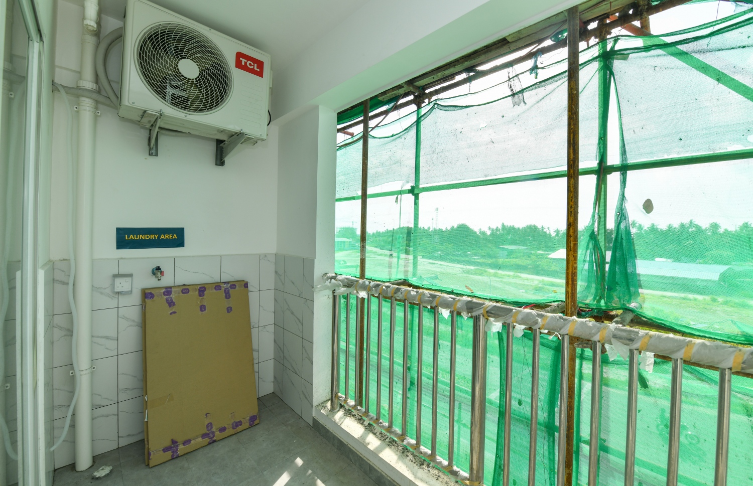 ހުޅުމާލެ: އޮކްޓޫބަރު 7، 2021- ހުޅުމާލޭގެ ދެވަނަ ފިޔަވަހީގައި އިމާރާތްކުރާ ވިނަރެސް ފްލެޓްތަކުގެ ތެރެއިން އާންމުންނަށް ދައްކަން ތައްޔާރު ކޮށްފައިވާ އެޕާޓްމަންޓެއްގެ ބެލްކަނި.---ފޮޓޯ: ފަޔާޒު މޫސާ/ މިހާރު