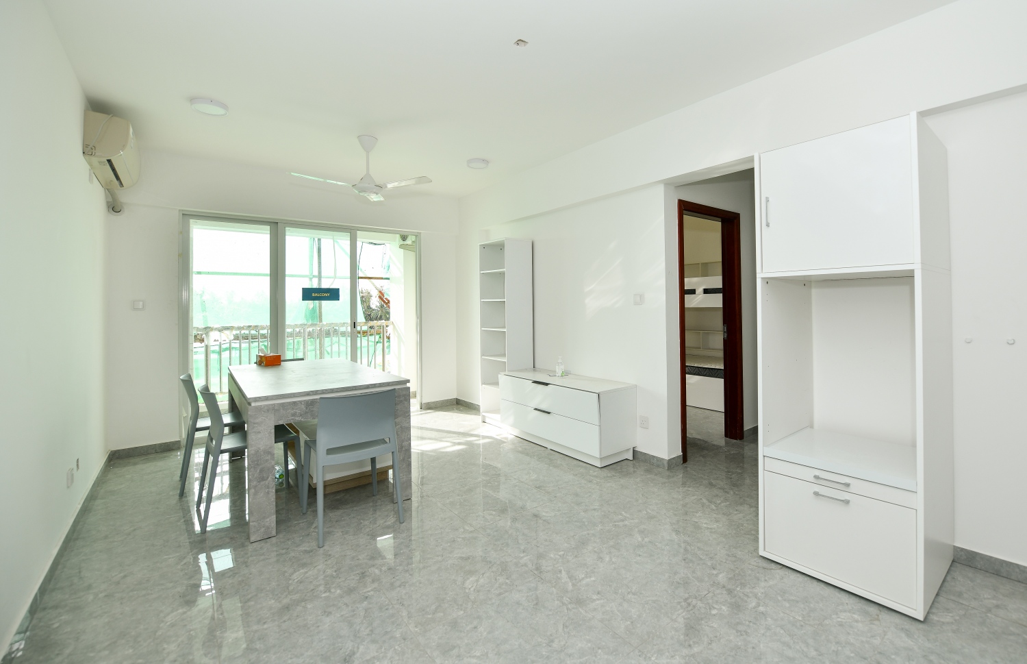 ހުޅުމާލެ ދެ ވަނަ ފިޔަވަހީގައި ތަރައްގީކުރަމުން އަންނަ "ވިނަރެސް" ގެ އެޕާޓްމަންޓެއްގެ އެތެރެ. --ފޮޓޯ: ފަޔާޒު މޫސާ/ މިހާރު