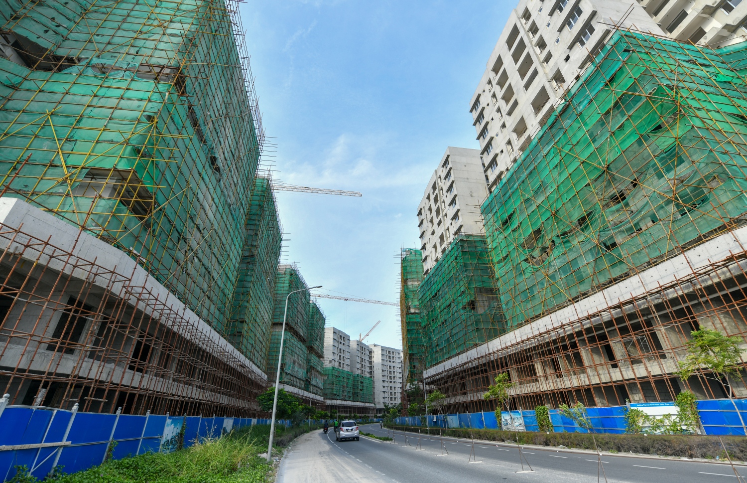 ހުޅުމާލޭގެ ދެވަނަ ފިޔަވަހީގައި މިހާރު އިމާރާތް ކުރަމުން އަންނަ "ވިނަރެސް" ފްލެޓްތައް.---ފޮޓޯ: ފަޔާޒް މޫސާ/މިހާރު