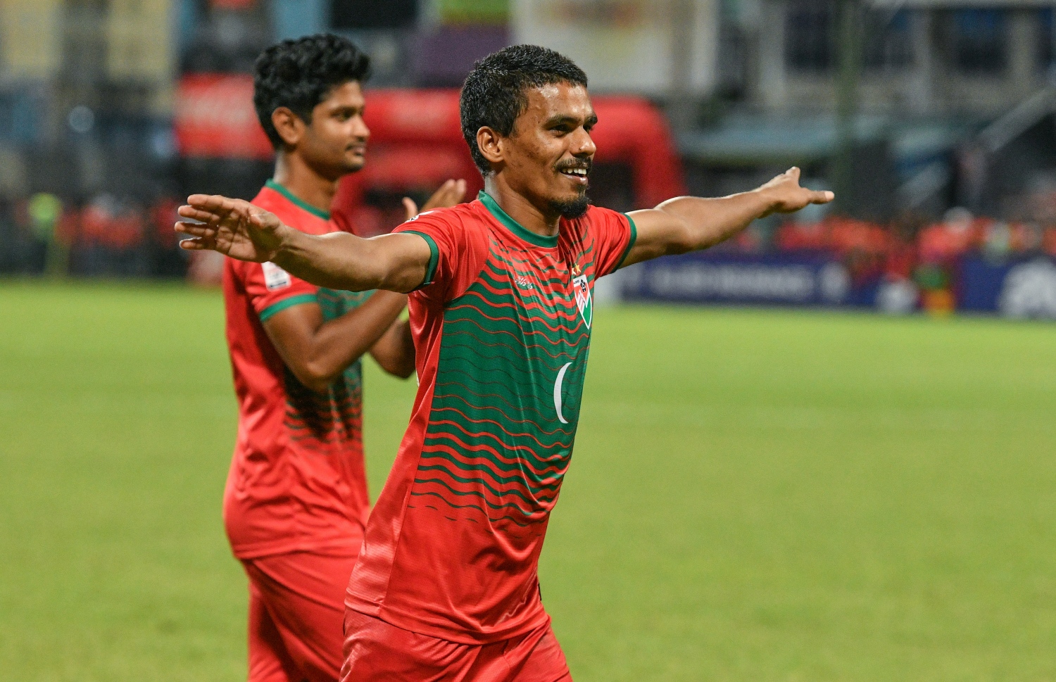 މާލެ- އޮކްޓޯބަރ 8، 2021: އުރީދޫ ސާފް ޗެމްޕިއަންޝިޕްގައި މިރޭ ރާއްޖެ އާއި ބަންގްލަދޭޝް ކުޅުނު މެޗުގެ ތެރެއިން، މޮޅު ކުޅުމެއް ދައްކައި ރާއްޖެ އިން ވަނީ މިރޭ ބަންގްލަދޭޝްގެ މައްޗަށް 2-0 ގެ ނަތީޖާއަކުން މޮޅުވެ މުބާރާތުގައި ކުރިއަށް ދިއުމަށް އުއްމީދު އާކޮށްފައި--. ފޮޓޯ:/ ނިޝާން އަލީ - މިހާރު