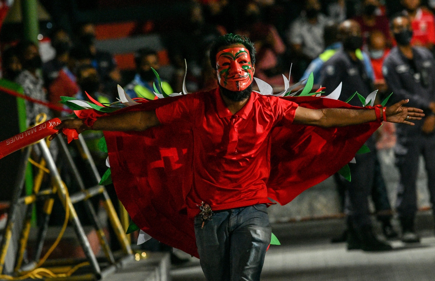 މާލެ- އޮކްޓޯބަރ 8، 2021: އުރީދޫ ސާފް ޗެމްޕިއަންޝިޕްގައި މިރޭ ރާއްޖެ އާއި ބަންގްލަދޭޝް ކުޅުނު މެޗުގެ ތެރެއިން، މޮޅު ކުޅުމެއް ދައްކައި ރާއްޖެ އިން ވަނީ މިރޭ ބަންގްލަދޭޝްގެ މައްޗަށް 2-0 ގެ ނަތީޖާއަކުން މޮޅުވެ މުބާރާތުގައި ކުރިއަށް ދިއުމަށް އުއްމީދު އާކޮށްފައި--. ފޮޓޯ: ނިޝާން އަލީ - މިހާރު