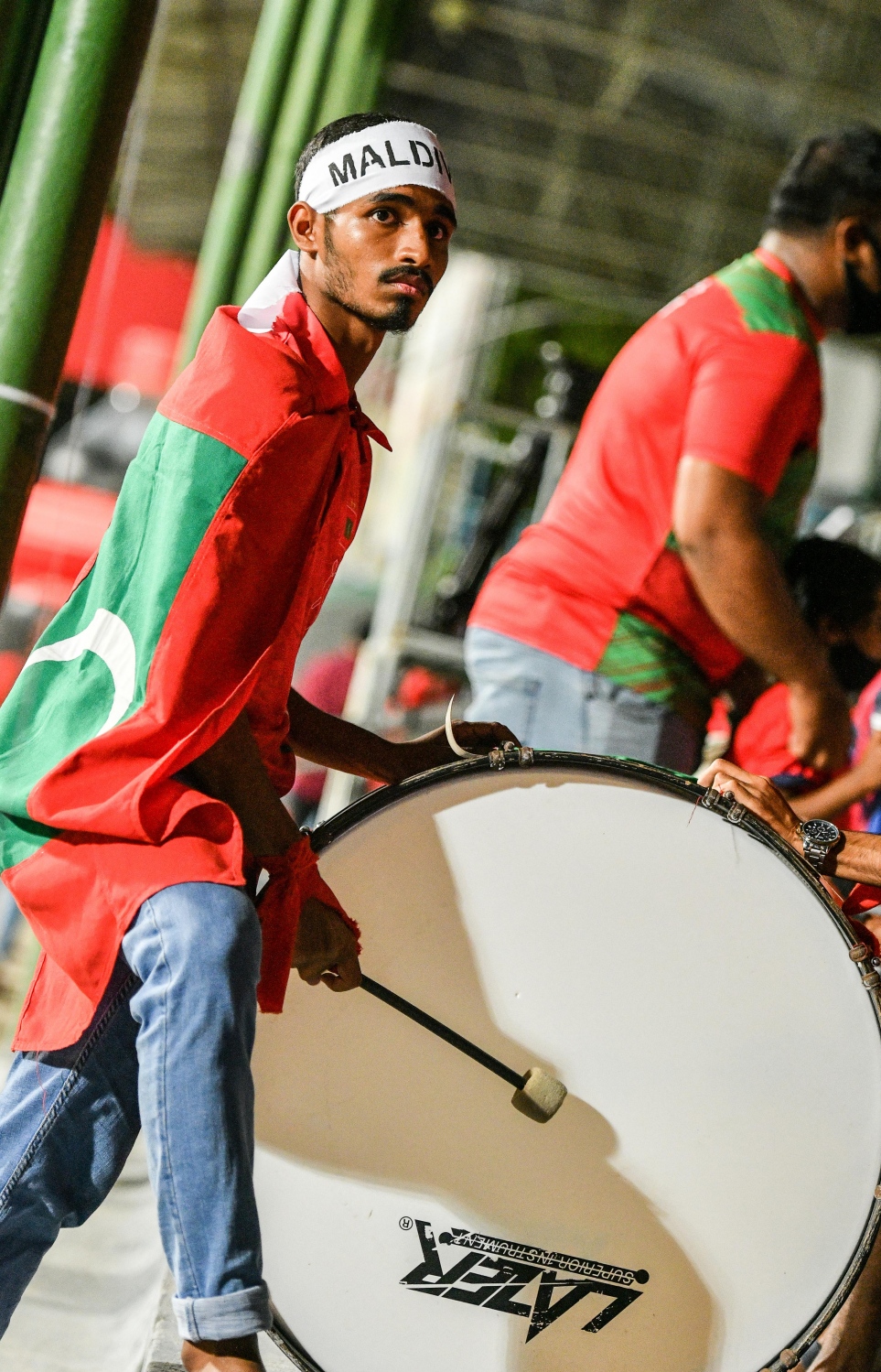 މާލެ- އޮކްޓޯބަރ 8، 2021: އުރީދޫ ސާފް ޗެމްޕިއަންޝިޕްގައި މިރޭ ރާއްޖެ އާއި ބަންގްލަދޭޝް ކުޅުނު މެޗުގެ ތެރެއިން، މޮޅު ކުޅުމެއް ދައްކައި ރާއްޖެ އިން ވަނީ މިރޭ ބަންގްލަދޭޝްގެ މައްޗަށް 2-0 ގެ ނަތީޖާއަކުން މޮޅުވެ މުބާރާތުގައި ކުރިއަށް ދިއުމަށް އުއްމީދު އާކޮށްފައި--. ފޮޓޯ:/ ނިޝާން އަލީ - މިހާރު