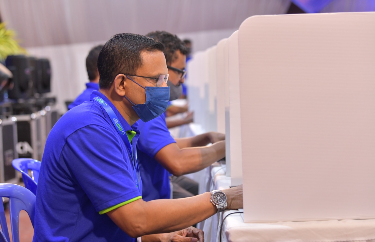 އެމްއެންޕީގެ އިންތިހާބުގައި އެ ޕާޓީގެ ރައީސް ނާޒިމް މިއަދު ހަވީރު ވޯޓުލައްވަނީ.---ފޮޓޯ: ނިޝާން އަލީ/މިހާރު