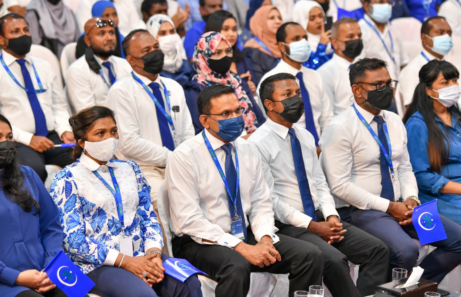 މާލެ: އޮކްޓޯބަރު 8، 2021- މޯލްޑިވްސް ނޭޝަނަލް ޕާޓީ (އެމްއެންޕީ) އުފައްދަން މިރޭ ޣިޔާސުއްދީން ސްކޫލުގައި ބޭއްވި ޖަލްސާގެ ތެރެއިން.---ފޮޓޯ: ފަޔާޒް މޫސާ/މިހާރު