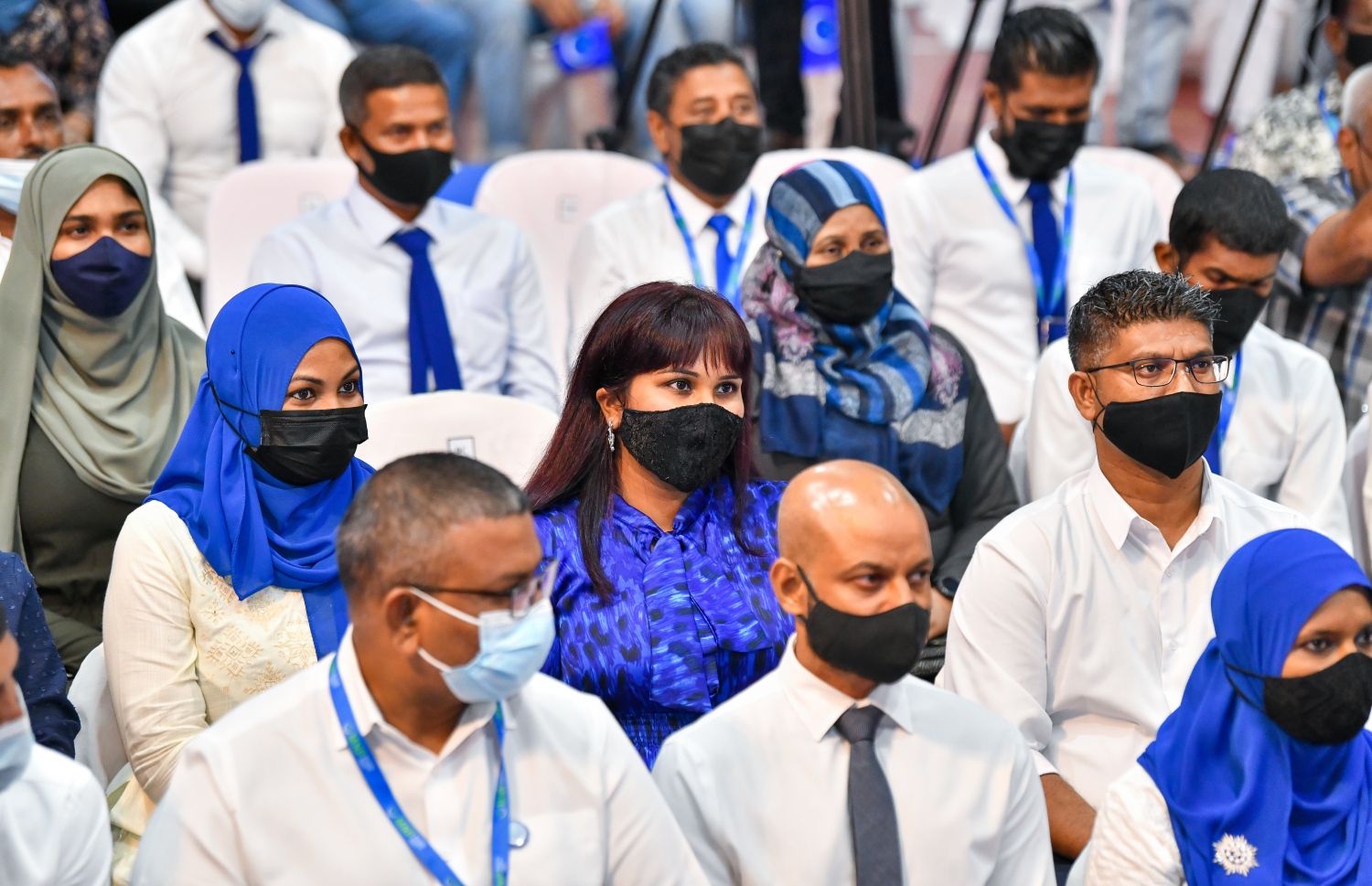 މާލެ: އޮކްޓޯބަރު 8، 2021- މޯލްޑިވްސް ނޭޝަނަލް ޕާޓީ (އެމްއެންޕީ) އުފައްދަން މިރޭ ޣިޔާސުއްދީން ސްކޫލުގައި ބޭއްވި ޖަލްސާގެ ތެރެއިން.---ފޮޓޯ: ފަޔާޒް މޫސާ/މިހާރު