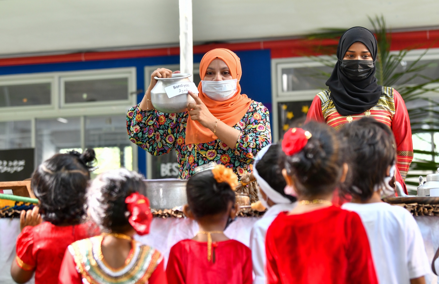 ހުޅުމާލޭ: އޮކްޓޫބަރު 2021- ބްރައިޓްވޭ އިންޓަނޭޝަނަލް ސްކޫލުގެ ޓީޗަރުންނާއި އެކި އުމުރުފުރައިގެ ދަރިވަރުން ބައިވެރިގެން ރާއްޖޭގެ ގައުމީ ދުވަސް ފާހަގަކުރަން ބޭއްވި ހަރަކާތުގެ ތެރެއިން.--- ފޮޓޯ؛ ފަޔާޒު މޫސާ / މިހާރު