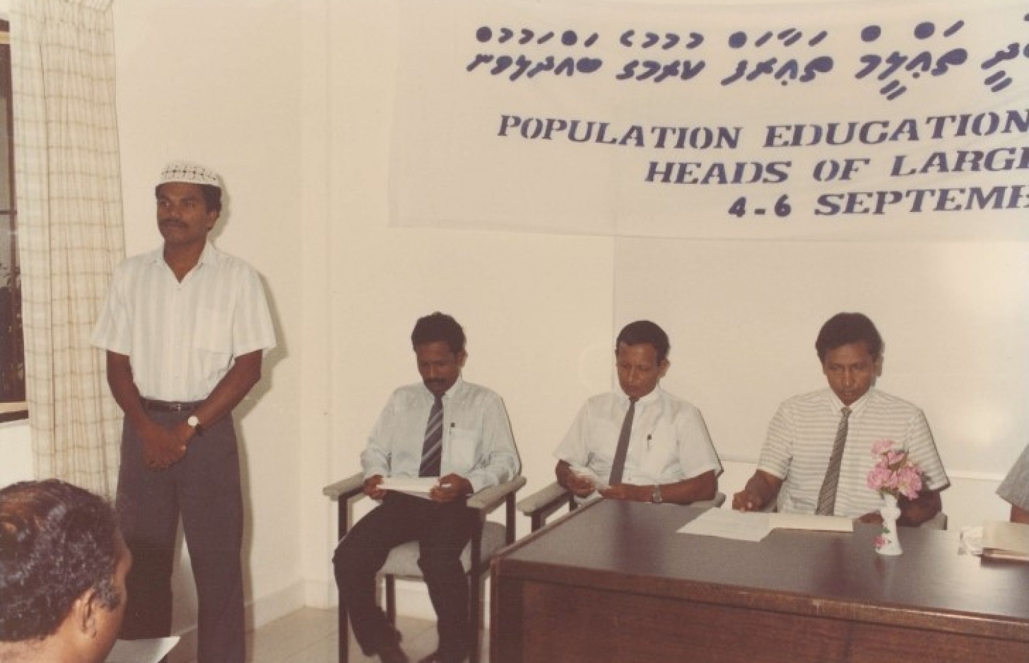 ޕޮޕިއުލޭޝަން އެޑިއުކޭޝަން ތައާރަފުކުރަން ބޭއްވި ރަސްމިއްޔާތުގައި ބައިވެރިވި ބައެއް ބޭފުޅުން.-- ފޮޓޯ: އެންއައިއީ އާކައިވް