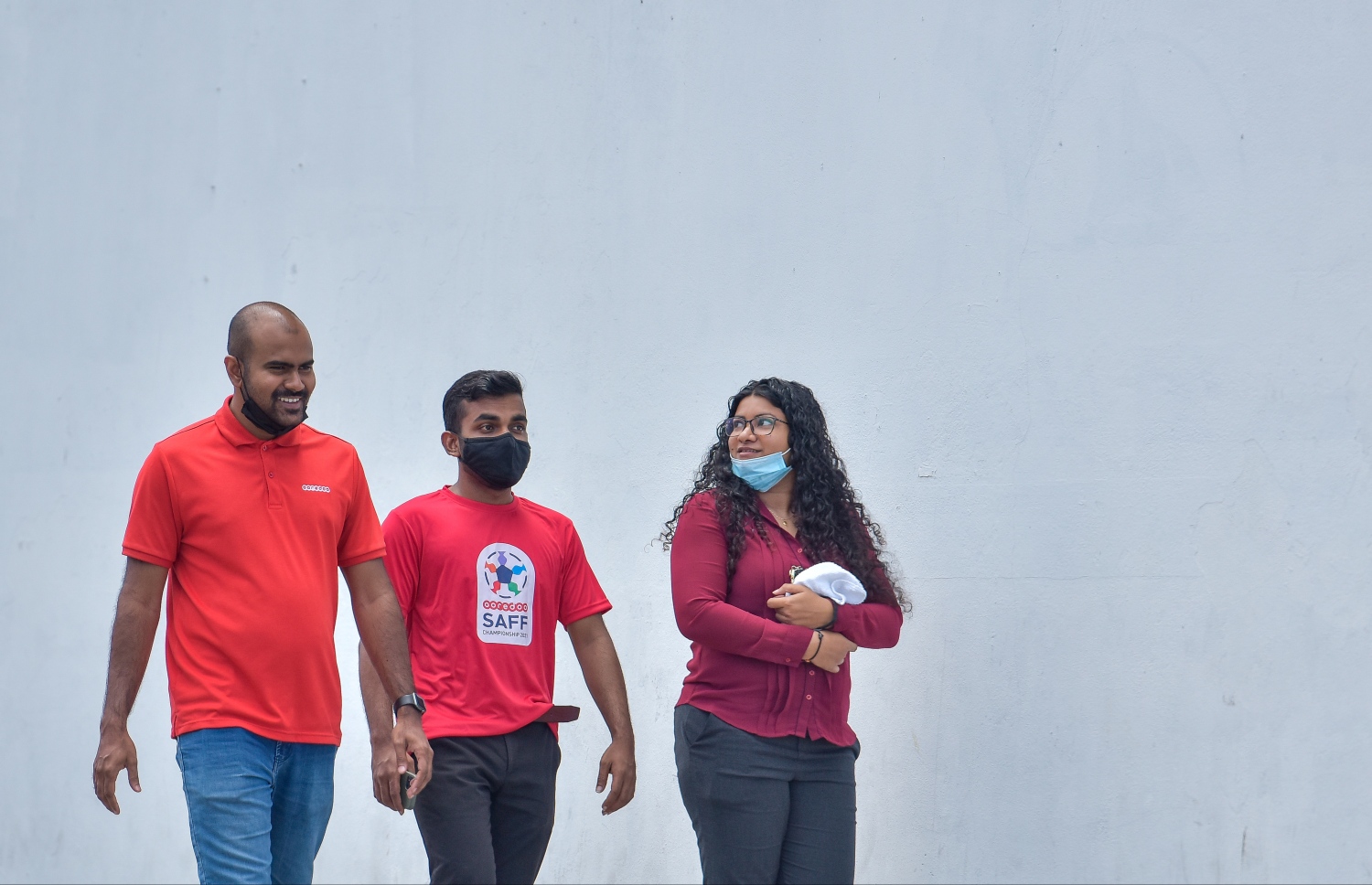 މާލެ: އޮކްޓޯބަރު 13، 2021: ގައުމީ ރޫހުގައި ރަތުގެ ދުވަހެއް: ރާއްޖޭގެ ގައުމީ ޓީމަށް ސަޕޯޓުކުރުމުގެ ގޮތުން ބަޔަކު ރަތް ހެދުމުގައި.-- ފޮޓޯތައް: ފަޔާޒް މޫސާ/ މިހާރު