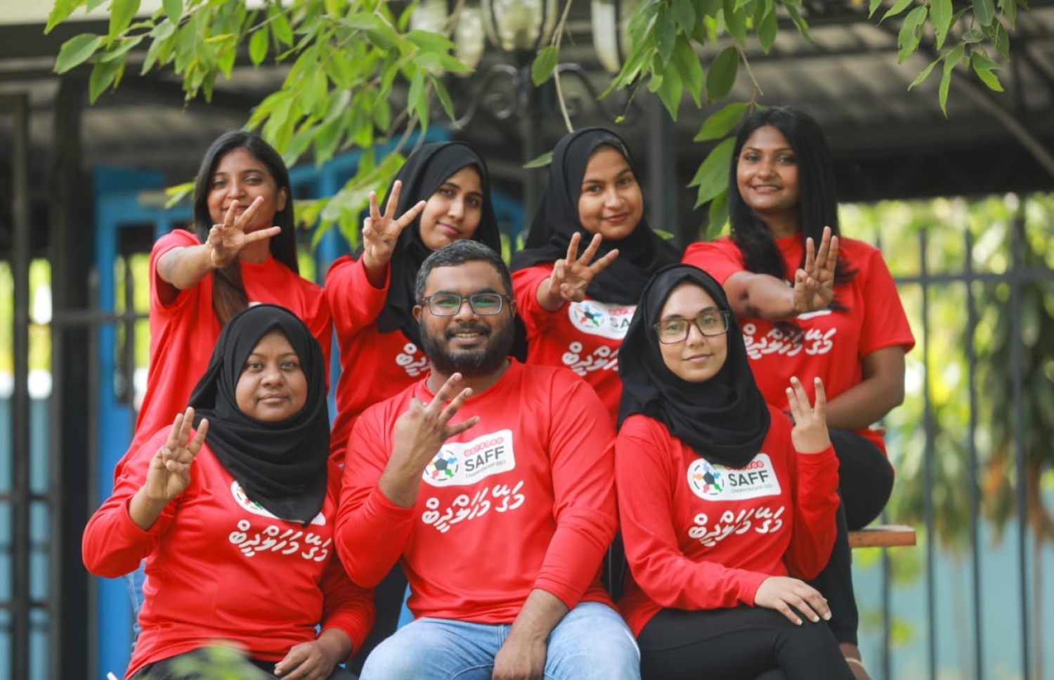 މާލެ: އޮކްޓޯބަރު 13، 2021- ދިވެހި އެފްއެމްގެ ޓީމު ދިވެހި ގައުމީ ޓީމާއެކު ތިބިކަން އަންގައިދޭ ޖާޒީއާއެކު.