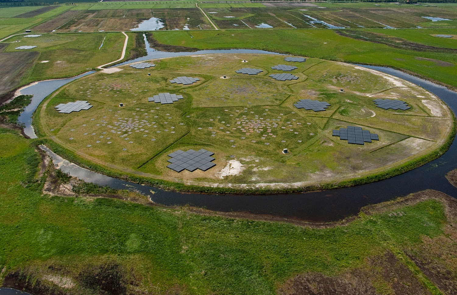 ނެދަލޭންޑްސްގައި ގާއިމުކޮށްފައިވާ ރޭޑިއޯ ޓެލެސްކޯޕް، ލޯ ފްރެކެންސީ އެރޭގެ ބައެއް ބައިތައް