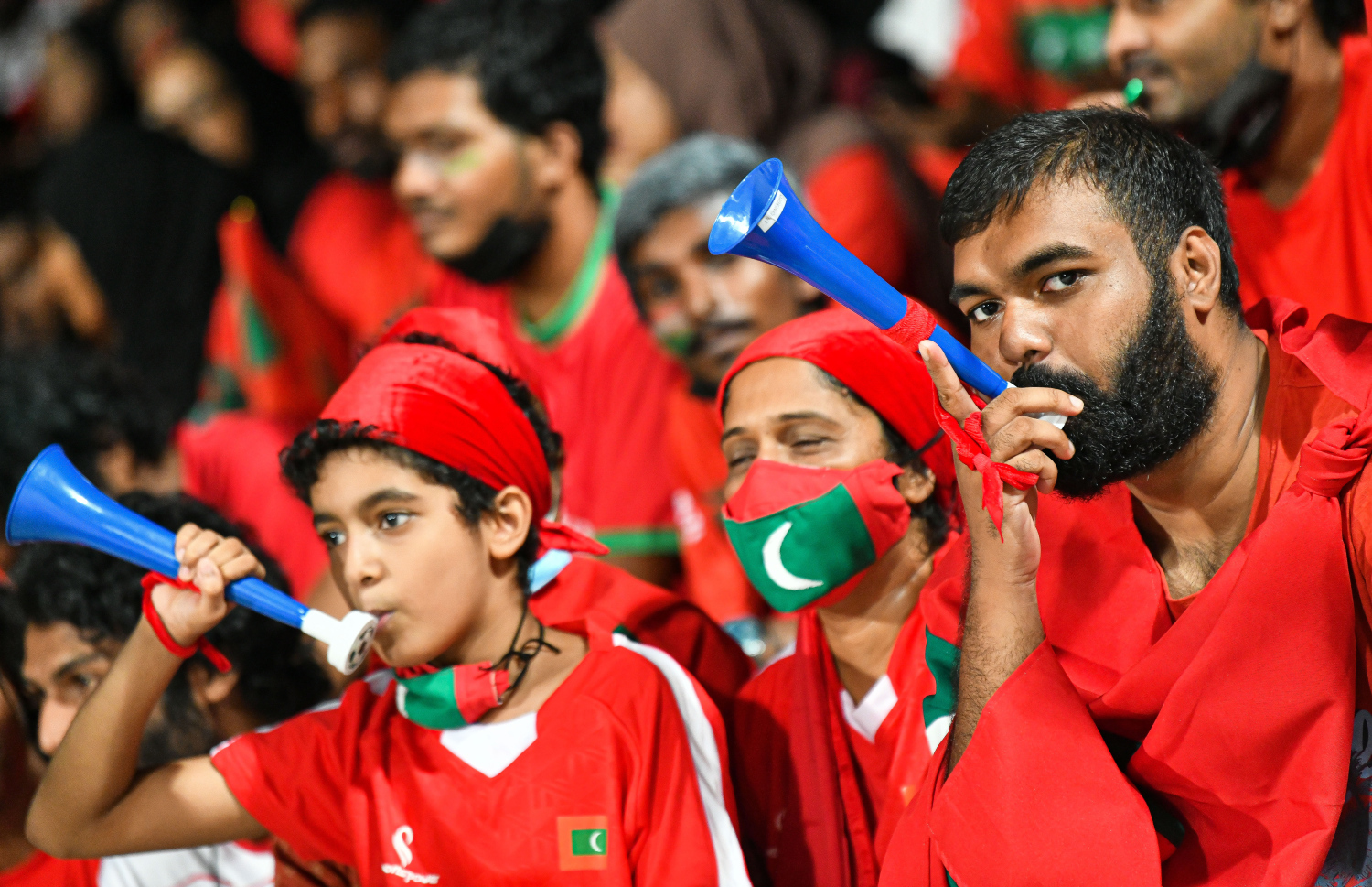 ރާއްޖޭގައި 2021 ގައި ބޭއްވި ސާފް ޗެމްޕިއަންޝިޕްގެ ސީނިއާ ފުޓްބޯޅަ މުބާރާތުގެ ތެރެއިން ދިވެހި ސަޕޯޓަރުން: 20 އަހަރުންދަށުގެ މުބާރާތް ބޭއްވުމުގެ ފުރުސަތު ވަނީ ރާއްޖެ އަށް ދީފަ