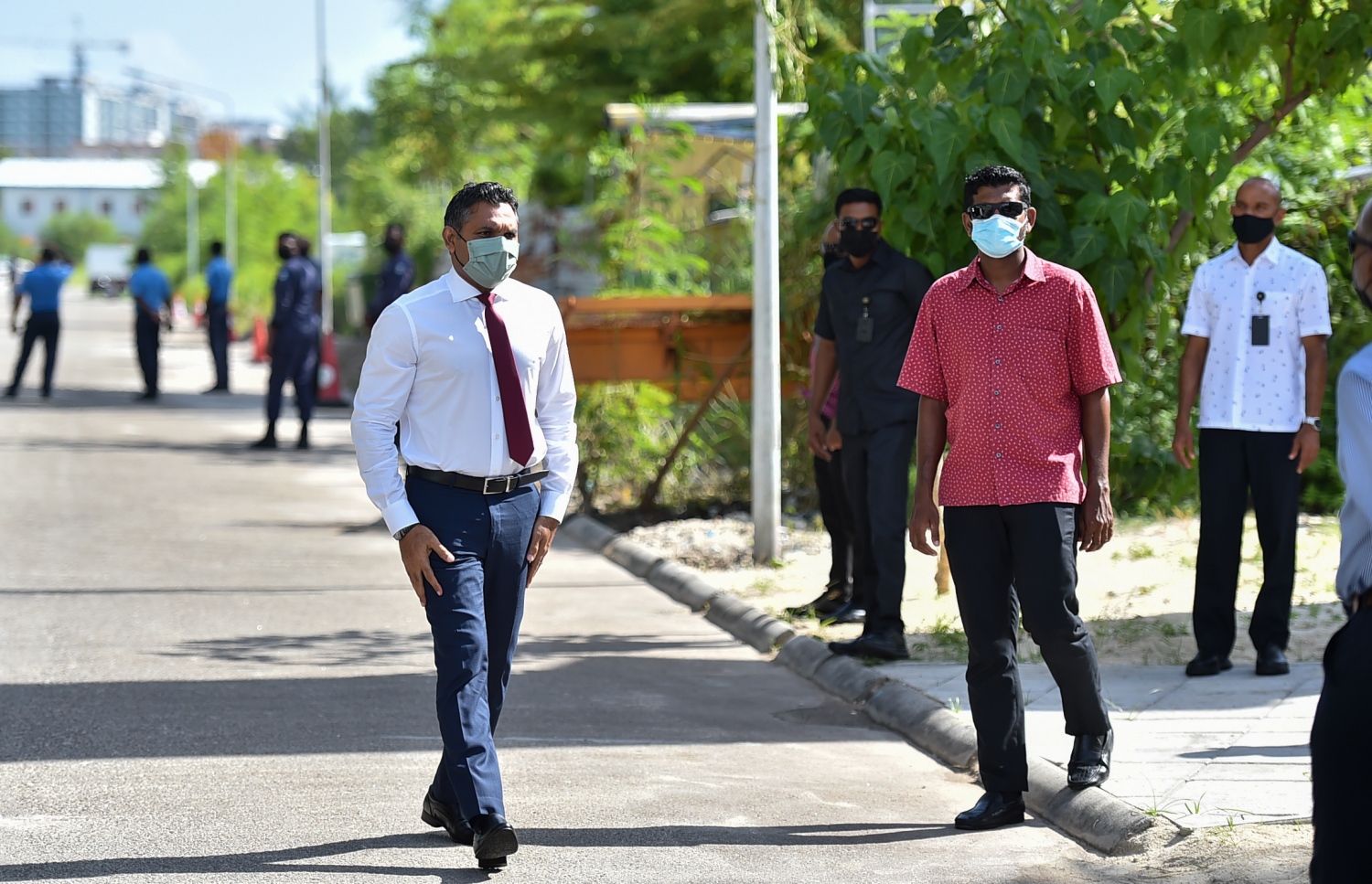 ހުޅުމާލެ - އޮކްޓޯބަރު 13، 2021: ހުޅުމާލޭގައި އެލިއާ އިން އިމާރާތް ކުރި މަސްޖިދު މުހައްމަދު ހުޅުވުމުގެ ރަސްމިއްޔާތަށް ނައިބް ރައީސް ފައިސަލް ނަސީމް ވަޑައިގަންނަވަނީ. --ފޮޓޯ:ރައީސް އޮފީސް