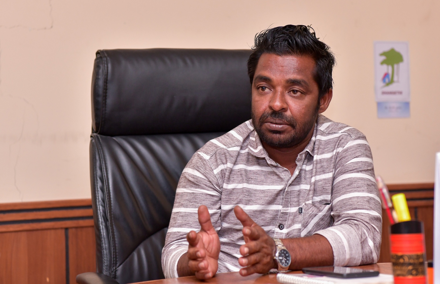 ދަނގެތީ ކައުންސިލުގެ ރައީސް މުއާވިޔަތު ރަޝީދު: ރަށަށް އެންމެ ދަތިވި ވަގުތު ރަށުން ކާޑު ހުސްނުވި އެއް ސަބަބަކީ މަހުމޫދުބެ ކަމަށް އޭނާ ވިދާޅުވި -- ފޮޓޯ: ނިޝާން އަލީ/ މިހާރު