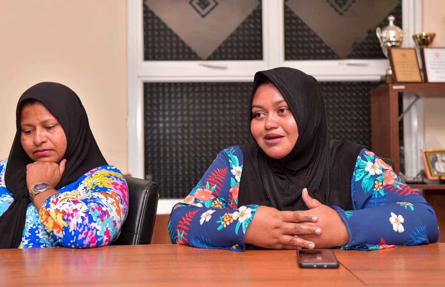 ދަނގެތީ ކައުންސިލުން "މިހާރު"އަށް ދެއްވި އިންޓަވިއުގައި މެމްބަރު ފަޒްލާ ސައީދު ވާހަކަ ދައްކަވަނީ: އޭނާ ވެސް ފާހަގަ ކުރެއްވީ މަހުމޫދުބެ ހިދުމަތް ދިން ގޮތް -- ފޮޓޯ: ނިޝާން އަލީ/މިހާރު