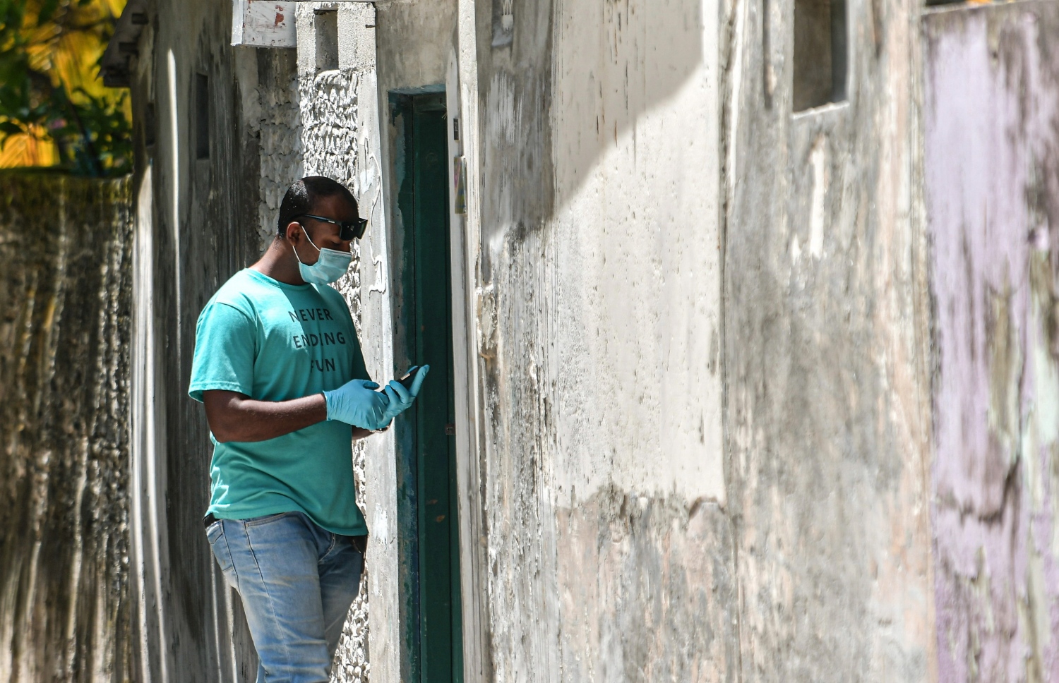 ދަނގެތީގެ ނެދުންގެ ފުލުހުން ފާސްކުރާއިރު، އެ ސަރަހައްދު ބަންދު ކޮށްގެން ފުލުހުން ހަރަކާތްތެރިވަނީ.---ފޮޓޯ: ނިޝާން އަލީ/ މިހާރު