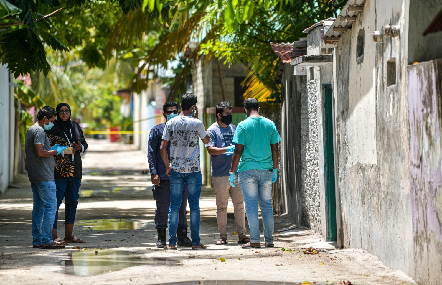 ދަނގެތީގެ ނެދުންގެ ފުލުހުން ފާސްކުރާއިރު، އެ ސަރަހައްދު ބަންދު ކޮށްގެން ފުލުހުން ހަރަކާތްތެރިވަނީ.---ފޮޓޯ: ނިޝާން އަލީ/ މިހާރު