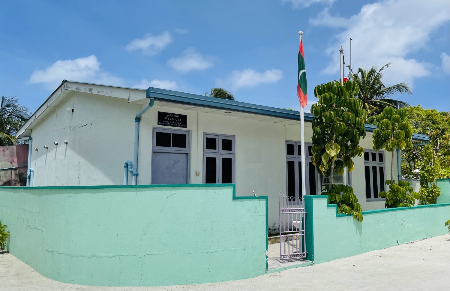 އދ. ދަނގެތީ މެޖިސްޓްރޭޓު ކޯޓު: ސާލިމްގެ ބަންދު ޖަހާފައި ވަނީ މި ކޯޓަށް ގެންގޮސް -- ފޮޓޯ: ނިޝާން އަލީ/މިހާރު