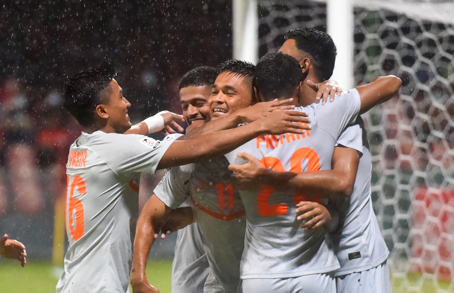 މާލެ - އޮކްޓޯބަރު 16، 2021: އިންޑިއާއި ނެޕާލް ކުޅުނު އުރީދު ސާފް ޗެމްޕިއަންޝިޕް 2021 ފައިނަލް މެޗުގެ ތެރެއިން: ފަހު ހާފުގައި ޖެހި 3 ގޯލުން މެޗު ކާމިޔާބުކޮށް މުބާރާތް ކާމިޔާބުކުރީ އިންޑިއާއިން-- ފޮޓޯ: ފަޔާޒު މޫސާ /. މިހާރު