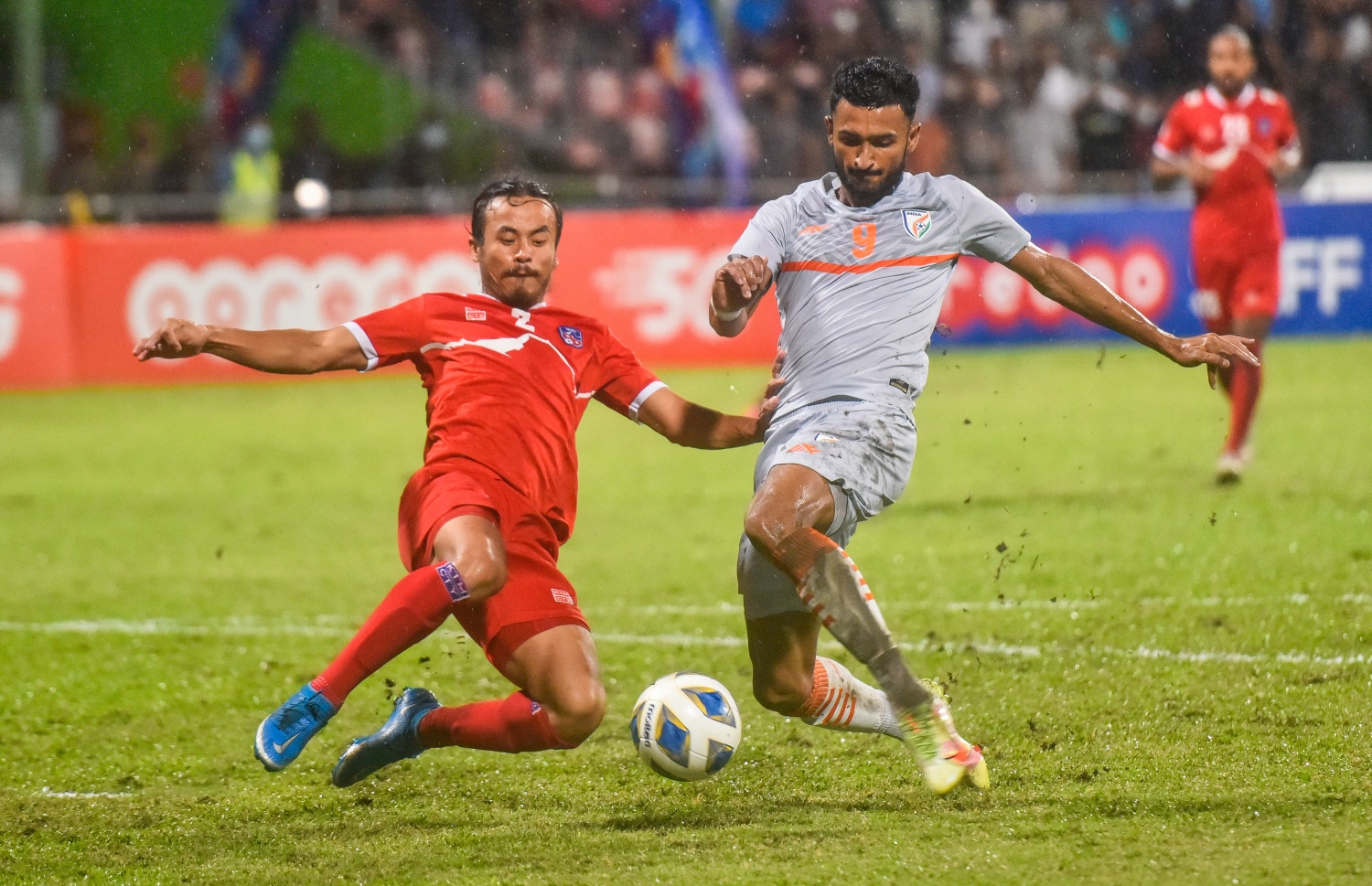 މާލެ - އޮކްޓޯބަރު 16، 2021: އިންޑިއާއި ނެޕާލް ކުޅުނު އުރީދު ސާފް ޗެމްޕިއަންޝިޕް 2021 ފައިނަލް މެޗުގެ ތެރެއިން: ފަހު ހާފުގައި ޖެހި 3 ގޯލުން މެޗު ކާމިޔާބުކޮށް މުބާރާތް ކާމިޔާބުކުރީ އިންޑިއާއިން-- ފޮޓޯ: ފަޔާޒު މޫސާ /. މިހާރު