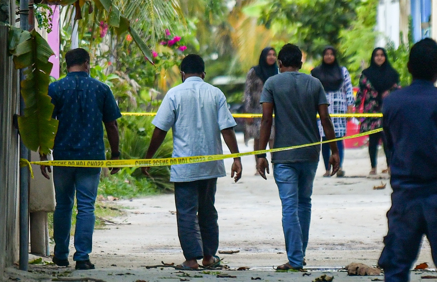 ސާލިމް އަމަލު ކުރި ގޮތް ފުލުހުން އިއްޔެ އޭނާ ލައްވައި ކުޅުވަނީ: އޭނާ މަހުމޫދުގެ ކަށުނަމާދަށް ވެސް ދިޔަކަން ވަނީ އެނގިފައި -- ފޮޓޯ: ނިޝާން އަލީ/މިހާރު