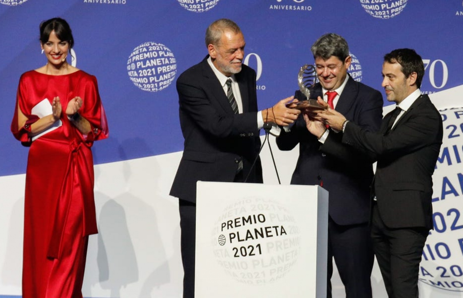 ޕްލެނެޓާ ޕްރައިޒް އެވޯޑްގެ ތެރެއިން.