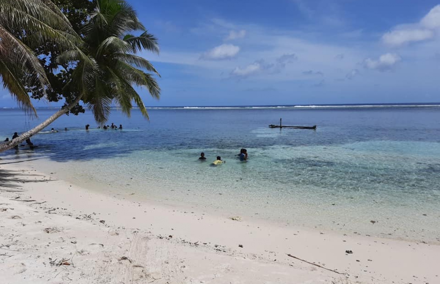 ކޮނޑޭ ސްކޫލުގެ ދަރިވަރުންނަށް ފަތަން ދަސްކޮށްދެނީ.-- ފޮޓޯ: ކޮނޑޭ ސްކޫލު