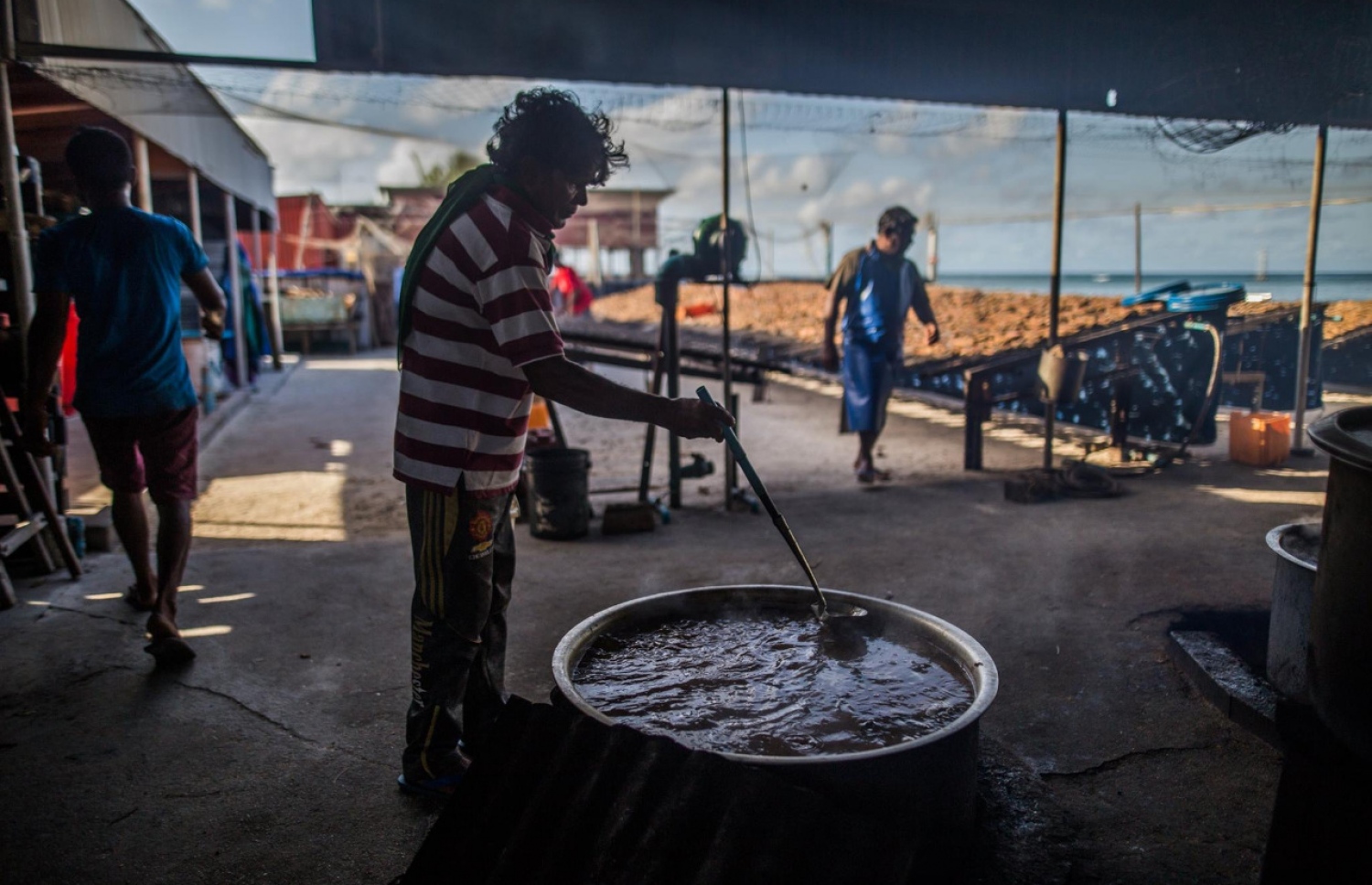 ދިއްގަރުގައި ރިހާކުރު ކައްކަނީ: މި ރަށުގައި ޑޮމެސްޓިކް ޓޫރިޒަމް ފުޅާކޮށް ރަށަށް އާމްދަނީ ހޯދައިދޭން ކައުންސިލާ ގުޅިގެން މިނިސްޓްރީން އަންނަނީ މަސައްކަތް ކުރަމުން. -- ފޮޓޯ: އަބްދުﷲ އަބީދު