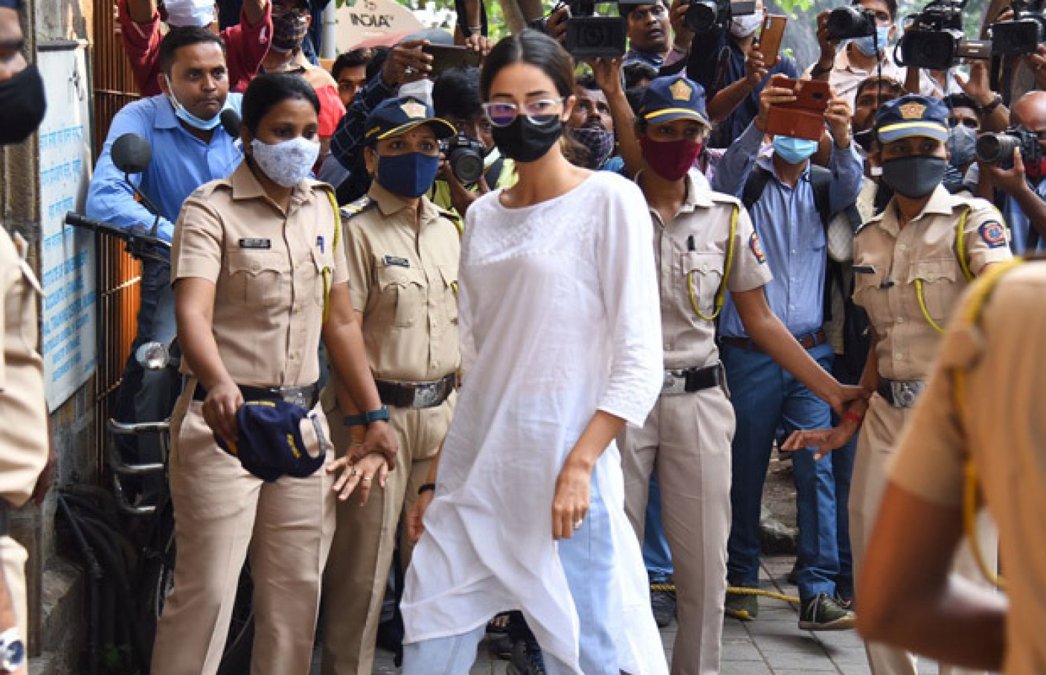 އަނަންޔާ އެންސީބީ އަށް ހާޒިރުވަނީ.