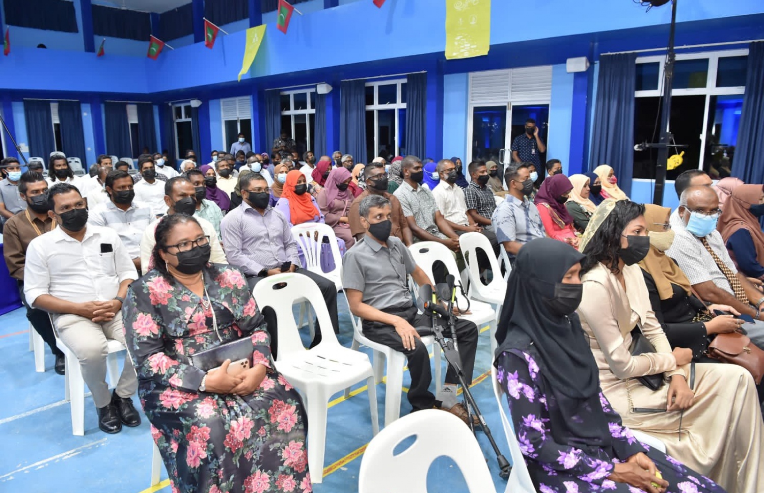 ކުޅުދުއްފުށީގައި މިރޭ ބޭއްވި ޒުވާނުންގެ ދުވަހުގެ ޖަލްސާގައި ބައިވެރިވި ބައެއް މީހުން.---ފޮޓޯ: ރައީސް އޮފީސް