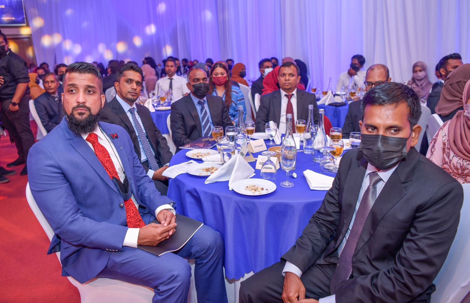 މާލެ، އޮކްޓޫބަރު 23، 2021: ވިލާ ކޮލެޖުގެ 'ސްޓޫޑަންޓް އެޗީވްމަންޓް އެވޯޑްސް' ހަފްލާގައި ހާއްސަ މެހުމާނު ބައިވެރިވަނީ -- ފޮޓޯ: ފަޔާޒު މޫސާ / މިހާރު