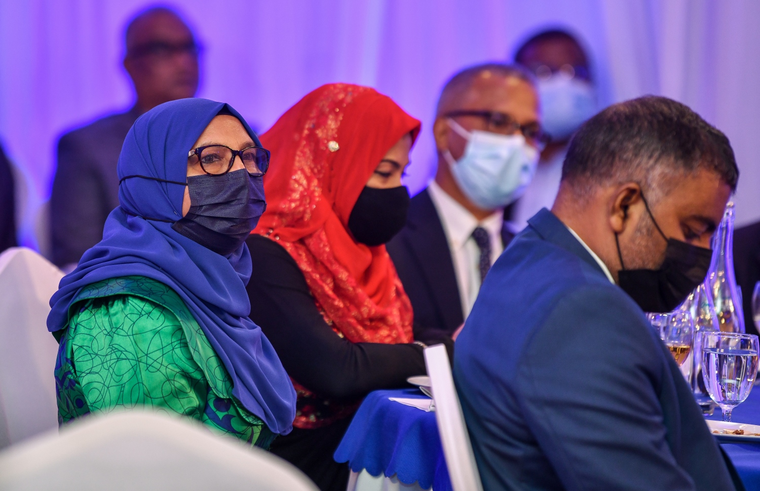 މާލެ، އޮކްޓޫބަރު 23، 2021: ވިލާ ކޮލެޖުގެ 'ސްޓޫޑަންޓް އެޗީވްމަންޓް އެވޯޑްސް' ހަފްލާގައި ޖެންޑާ މިނިސްޓަރު އައިޝަތު މުހައްމަދު ދީދީ ބައިވެރިވެ ވަޑައިގަންނަވަނީ-- ފޮޓޯ: ފަޔާޒު މޫސާ / މިހާރު