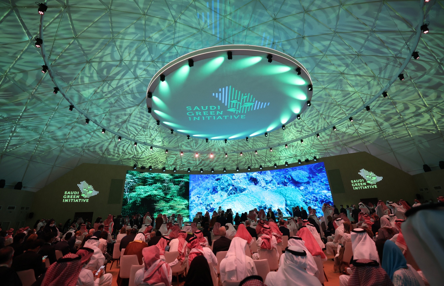 އޮކްޓޫބަރު 23، 2021: ސައޫދީ ގްރީން އިނިޝިއޭޓިވް ފޯރަމް ހުޅުވުމުގެ ރަސްމިއްޔާތުގައި ބައިވެރިވި އެކި ގައުމުތަކުގެ މަންދޫބުން. --އޭއެފްޕީ