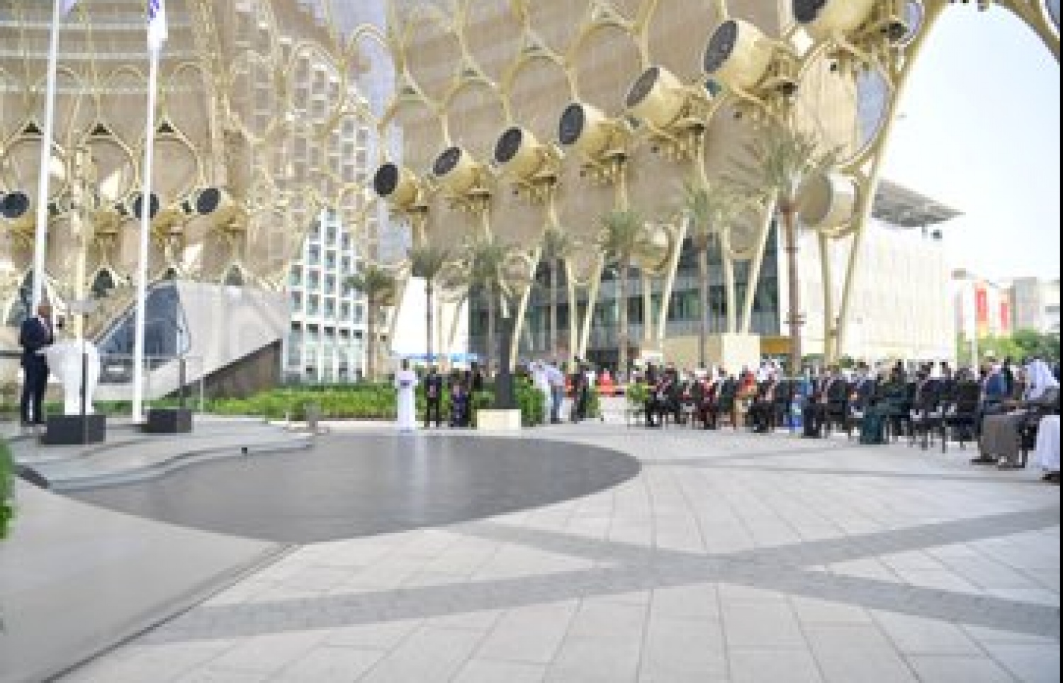 ދުބާއީ އެކްސްޕޯގައި ރައީސް އިބްރާހިމް މުހައްމަދު ސޯލިހު ވާހަކަ ދައްކަވަނީ. އެކްސްޕޯގެ މިއަދަކީ ރާއްޖެއަށް ހާއްސަ ދުވަސް--